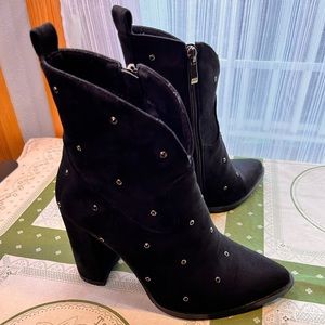 Heeled boots